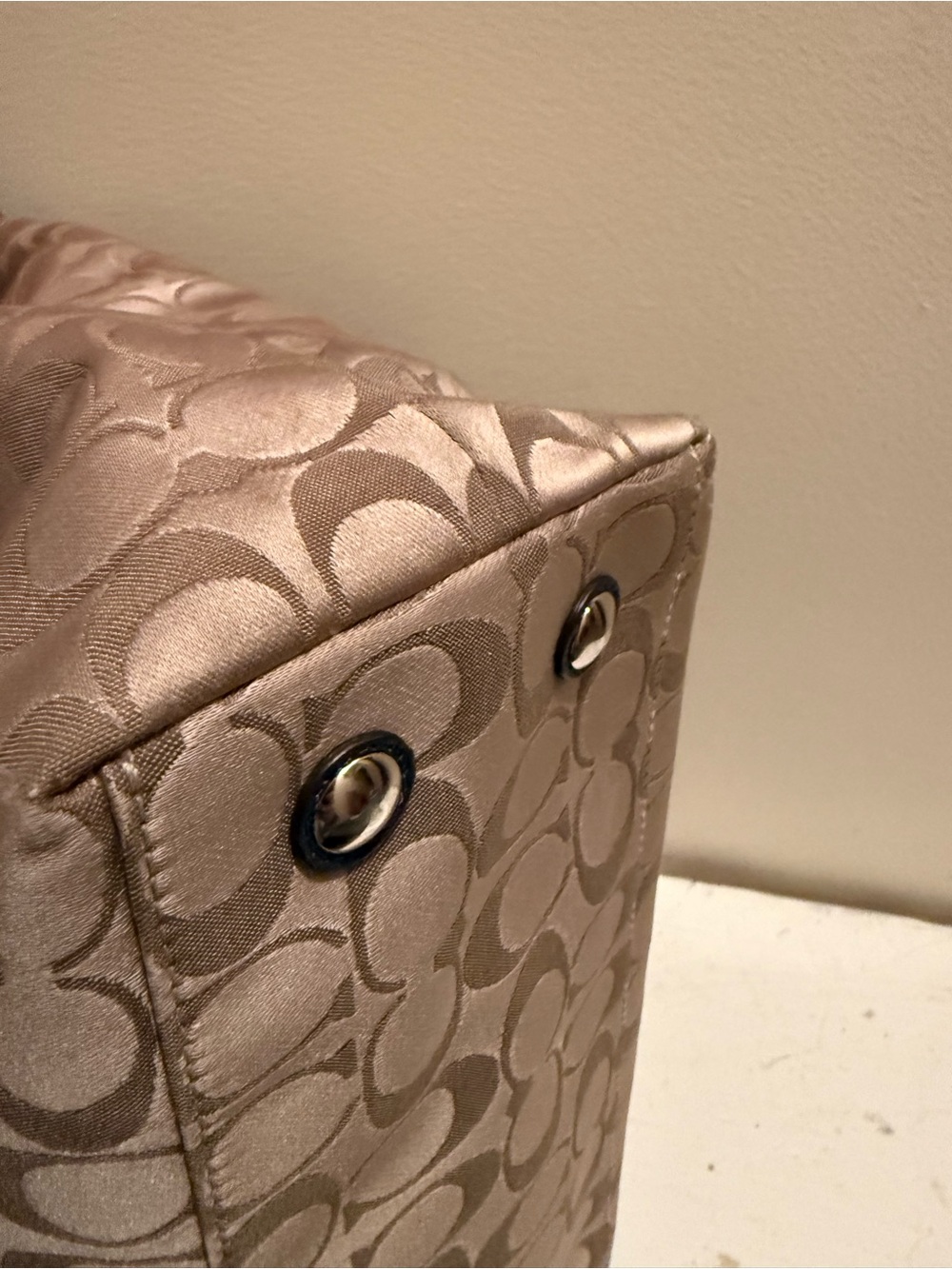 Coach Beige Signature Tote with Blue Trim and Turnlock Pocket EUC - Picture 7 of 11